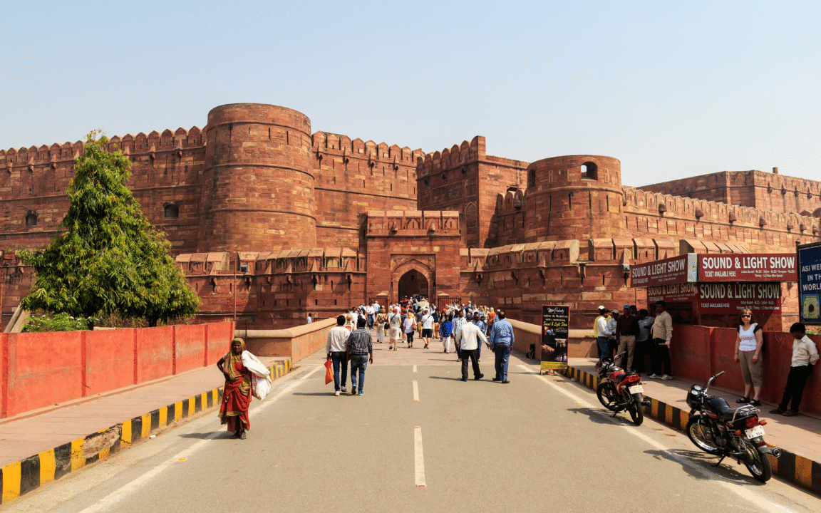 भारत के 10 सबसे पुराने किले: जहाँ आज भी गूंजती है वीरों की गाथा और इतिहास की शान! 10 आगरा किला, उत्तर प्रदेश
